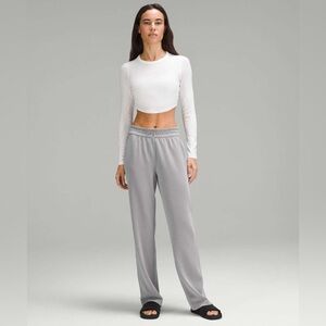 Lululemon || woman’s Softstreme High-Rise Pant *Regular size 8